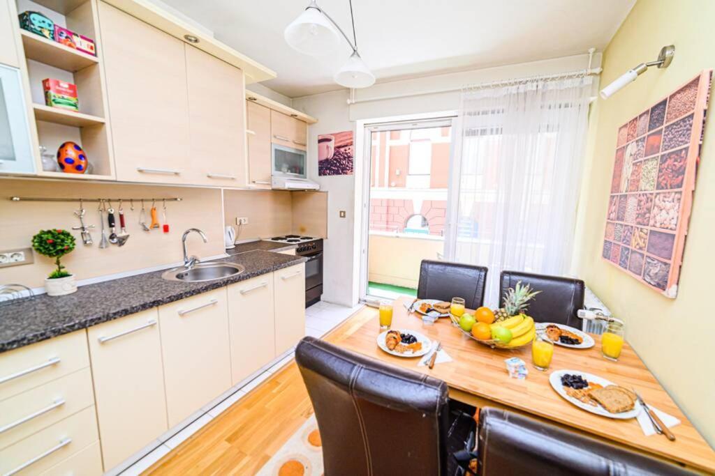 Cute And Cozy Studio With Cathedral View-Excellent Location SJJ Buitenkant foto