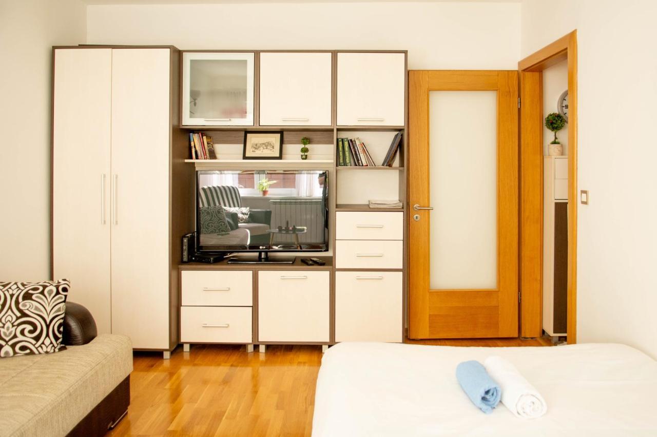 Cute And Cozy Studio With Cathedral View-Excellent Location SJJ Buitenkant foto